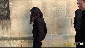 Tara 18 ans se fait enculer pour l'anniversaire d'un voyeur