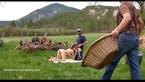 Tara Cherry et les élagueurs