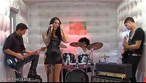 Ravishing Rockstar Juelz Ventura Sucks the daylights out of Bruce Venture