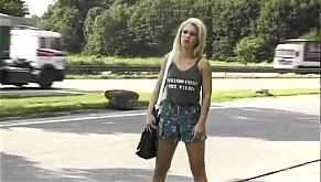 Подобрал блондинку на заправке