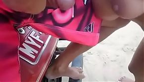 Вставили даме на пляже