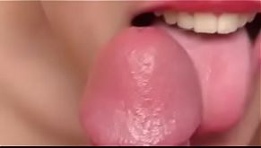 Невероятный минет крупным планом со спермой в конце