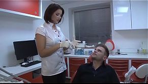 une jeune dentiste o. de donner sa chatte pour eviter la plainte du client a son patron 13 min