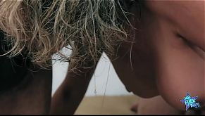 Um pau enterrado na xoxota, outro caralho na boca e um corno feliz se masturbando olhando sua namorada ser fodida por dois homens! TRAILER 7 min