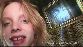 verhurte hure dose kriegt feine Lolita liebesloch tiefdurchgefickt