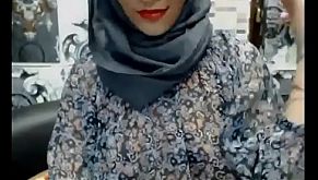 Арабская малышка развлекается с видеочате