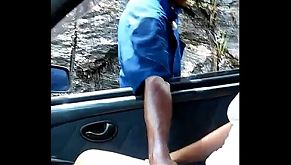 Safada exibindo para morador de rua