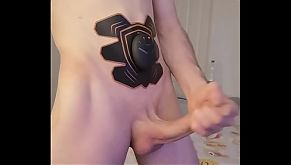 Who want to play with a small dick