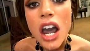 Много теплой спермы на лице