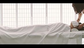 Сделал нежный массаж по всему телу и киске