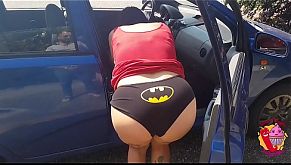 Milf si fà scopare in autostrada