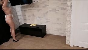 Mature nude maid does cleaning