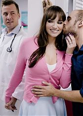 Горячая жена с повышенным либидо на приеме у врача - с русским переводом