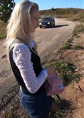 Подвез и трахнул блондинку на природе